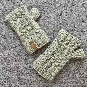 Turtle Fur Fingerless Gloves 👻